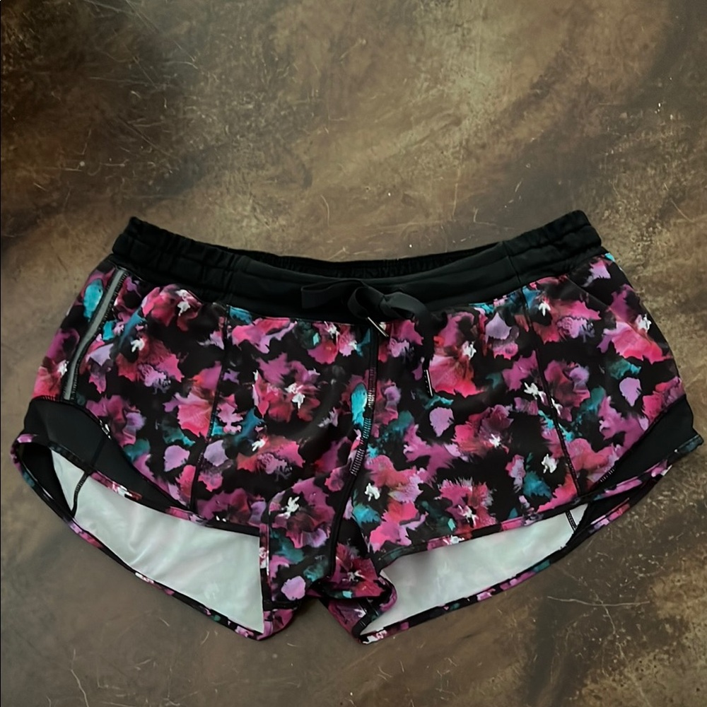 Lululemon women’s Hotty Hot shorts size 6 Black and Hot Pink with some teal